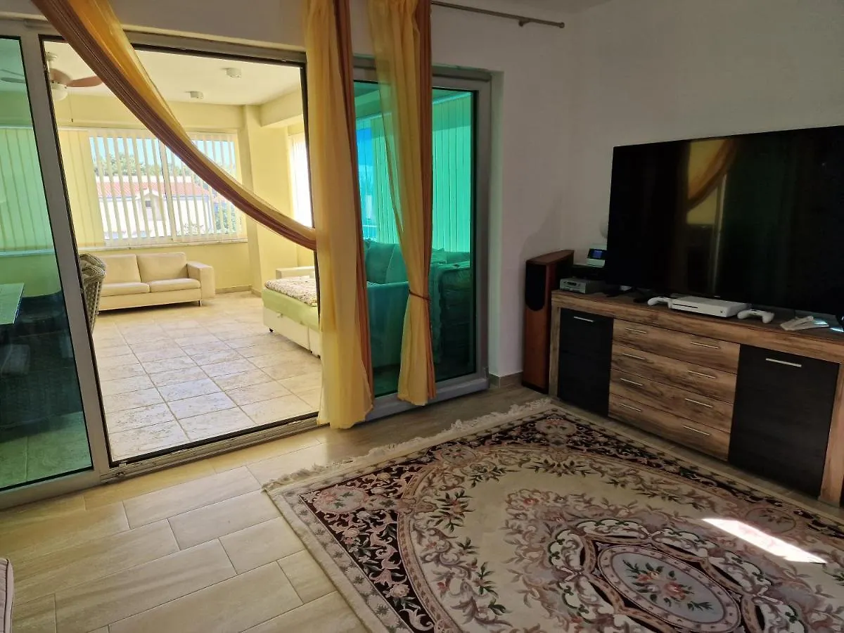 Yellow Cube Kozino Apartment