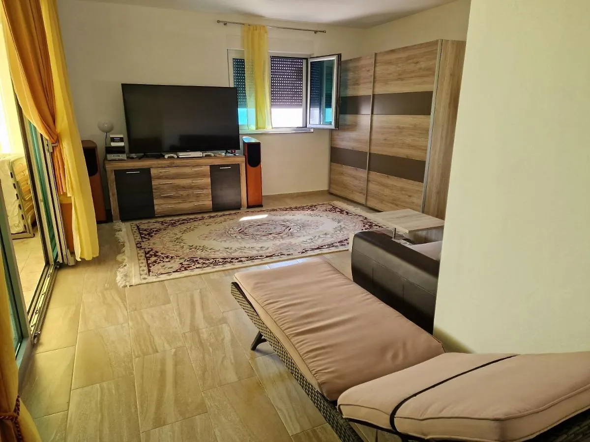 Apartment Yellow Cube Kozino Croatia