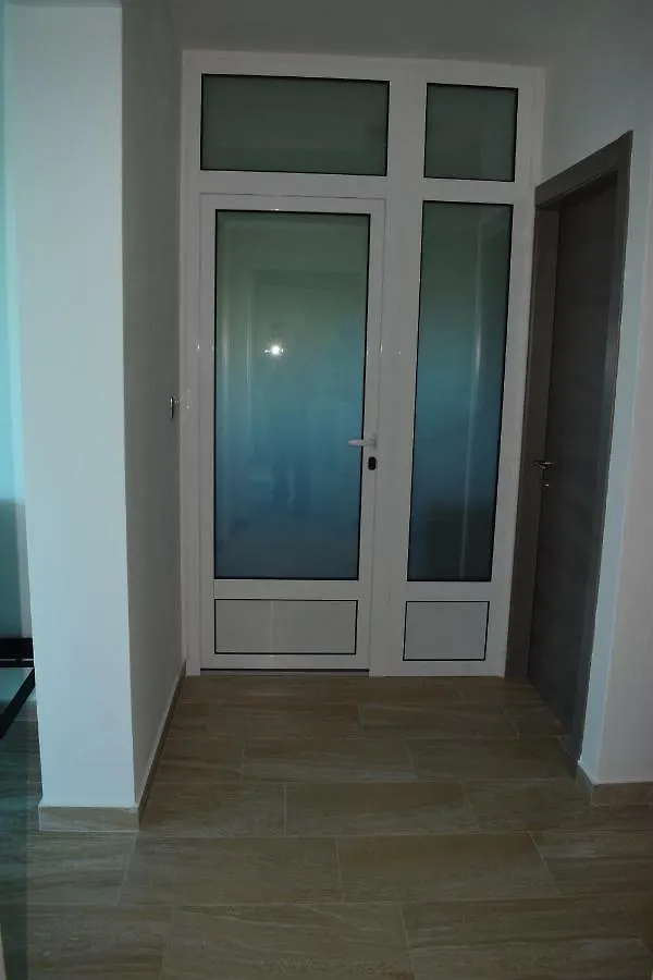 Apartment Yellow Cube Kozino